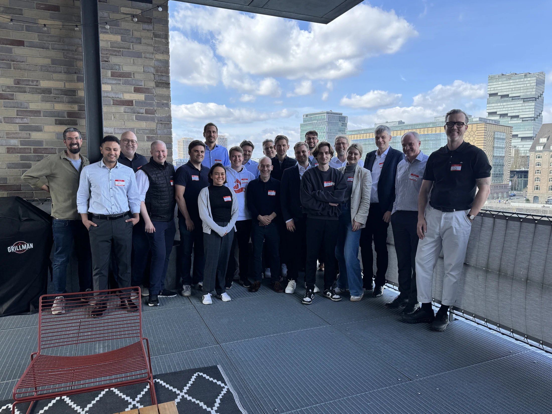 Lutz Haase und eine Gruppe von Teilnehmenden nach einem Workshop.